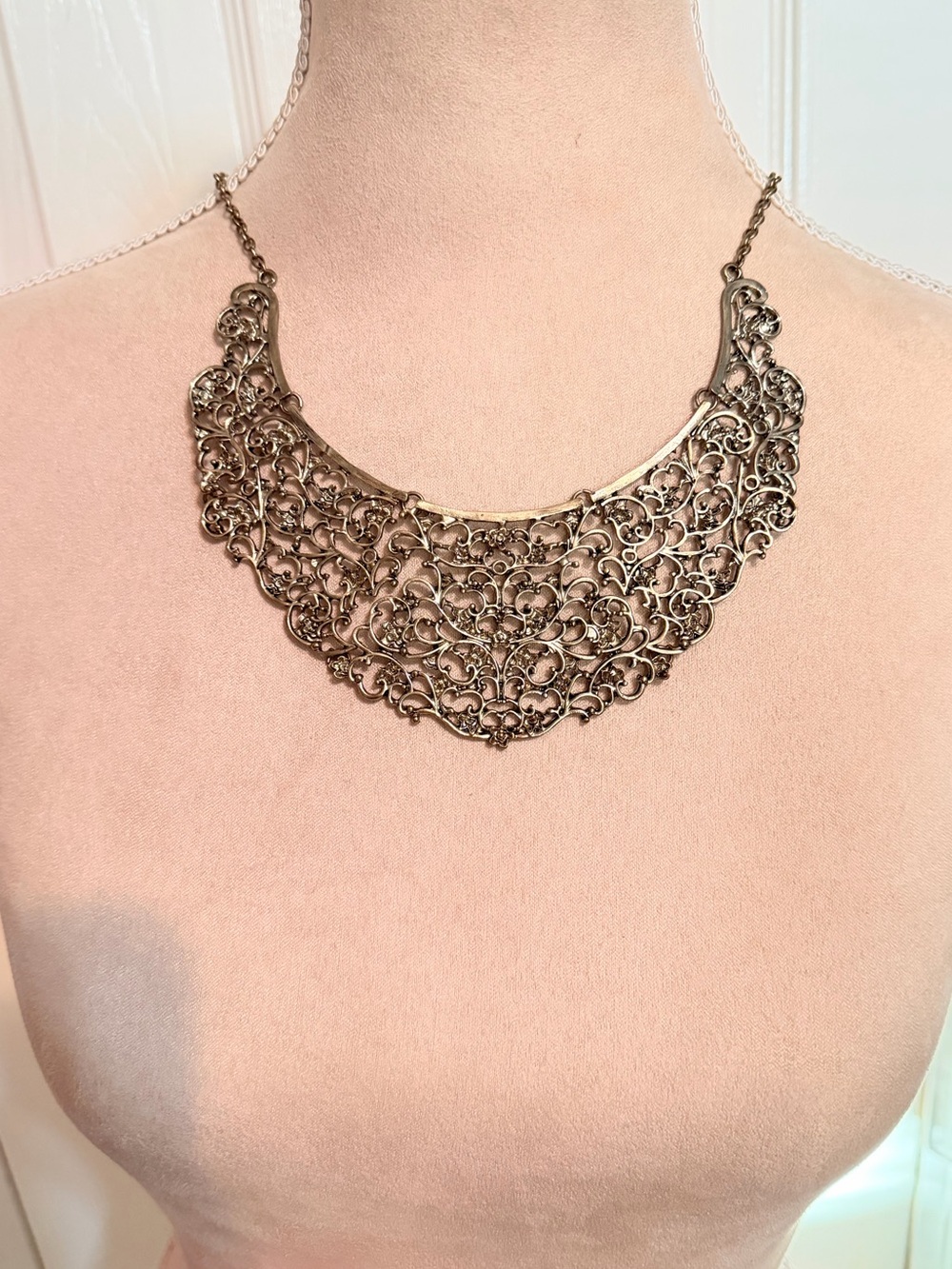 Forever 21, Gold Scalloped Filigree Statement Bib Necklace